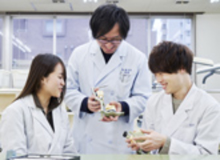 名古屋歯科医療専門学校の特長１