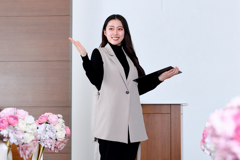 名古屋外語・ホテル・ブライダル専門学校の学生