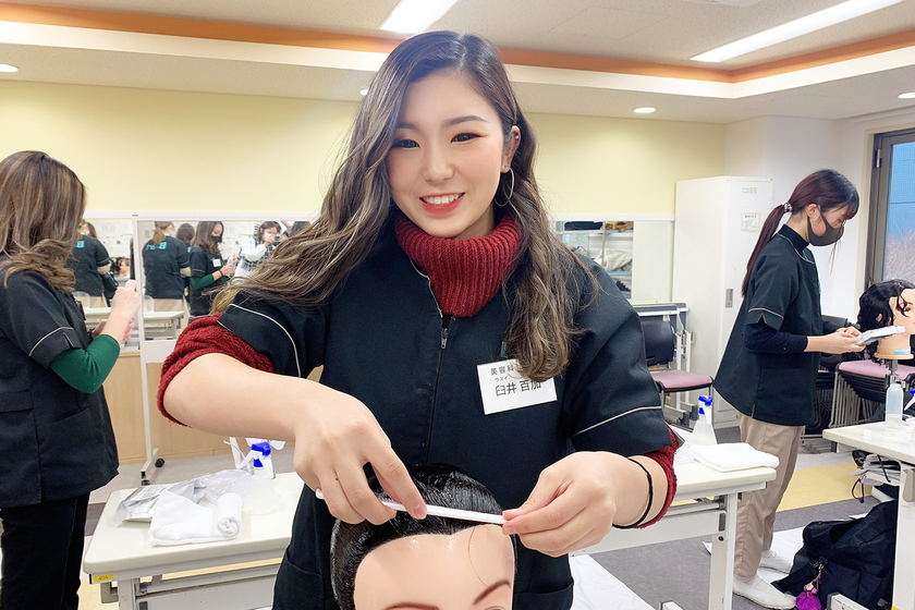 大阪ビューティーアート専門学校の学生