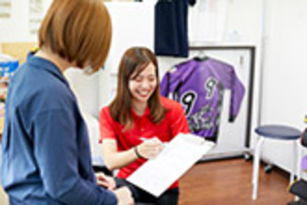 大阪樟蔭女子大学 就職決定率99.0%、伝統ある健康栄養学部は様々な分野で活躍する卒業生を輩出しています。独自の手厚いサポートの成果です。