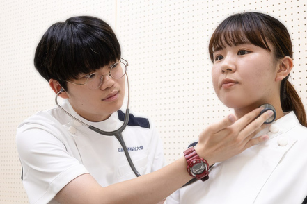 弘前医療福祉大学 言語聴覚学専攻／様々な検査の練習を行う言語障がい演習