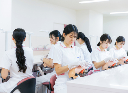 北海道歯科衛生士専門学校の特長１