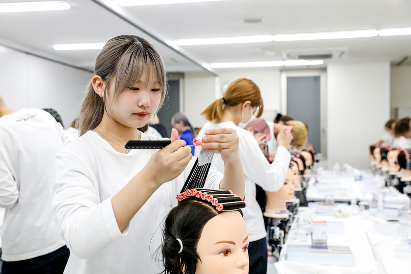 関西美容専門学校　サロペット 関西美容専門学校 サロペット