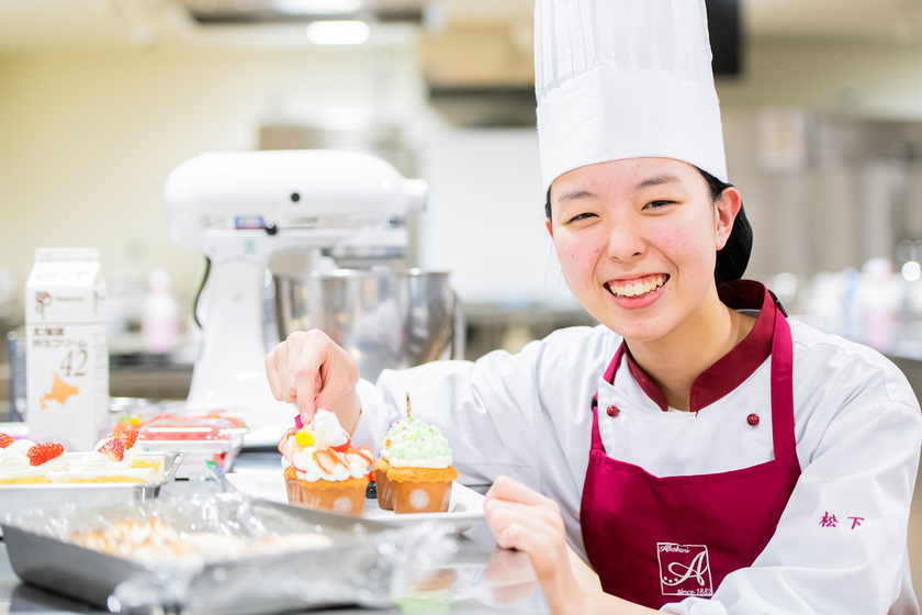 赤堀製菓専門学校の学生