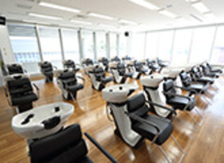 中日美容専門学校の特長３