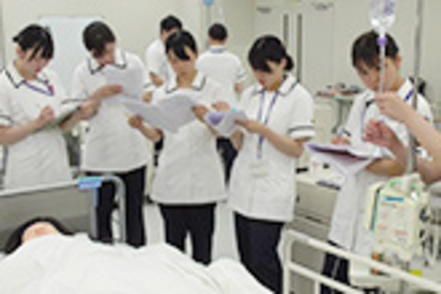 松蔭大学 「知ること=基礎知識と技術の学習」と「行うこと=病院実習等の臨地学習」により、プロの看護師に