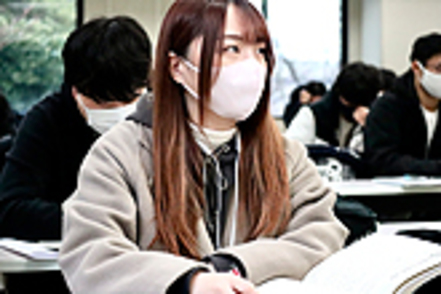 松蔭大学 校是「知行合一」と教育理念のホスピタリティ(他者を思いやる心)に共感し、自ら学び、考え、行動しようとする学生を求めています