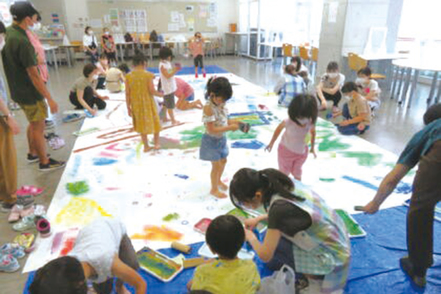 富山国際大学 学生が中心となって企画・立案し、「こども食堂」を運営。食事の提供だけでなく、遊びや学びにも一緒に取り組んでいます