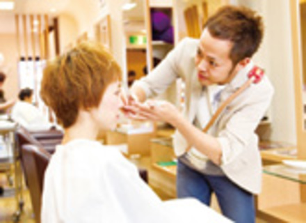 専門学校穴吹ビューティカレッジの特長２