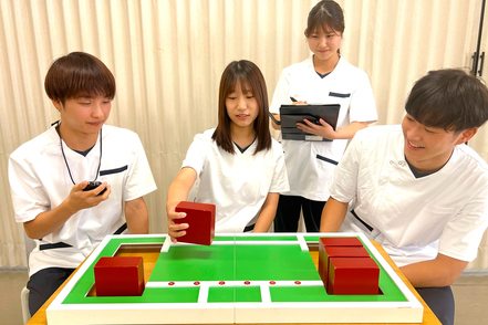 川崎医療福祉大学 作業療法学科では日常生活に必要なからだの機能や能力の評価・治療を学修し、実践的な作業療法の視点と技術を身につけます