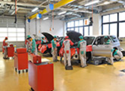 専門学校　千葉県自動車大学校の特長２