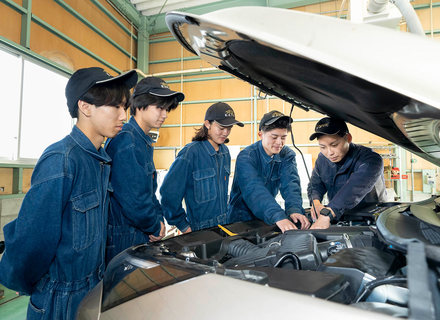 九州工科自動車専門学校の特長２