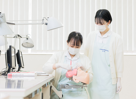 香川県歯科医療専門学校の特長１