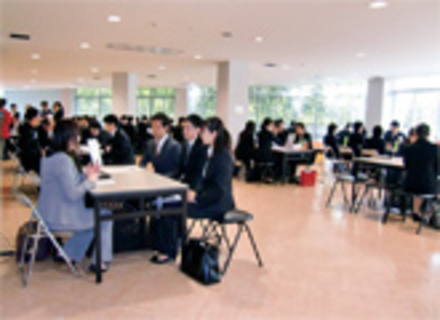 名古屋経済大学の特長２