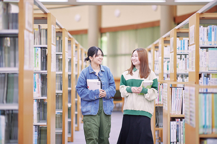 鹿児島純心大学 社会人としての資質を磨く科目や、人文・社会・自然科学の諸分野にわたる教養科目、語学科目なども用意しています