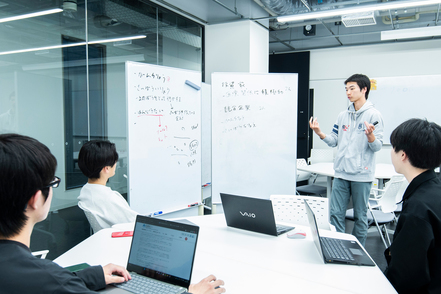 情報経営イノベーション専門職大学 ビジネスプランの構築からプレゼンまでも経験。実社会で必要な経験を積みます。最優秀チームが実際に起業した事例も