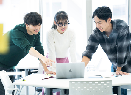 情報経営イノベーション専門職大学の特長１