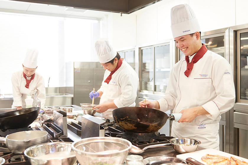 名古屋ユマニテク調理製菓専門学校の学生