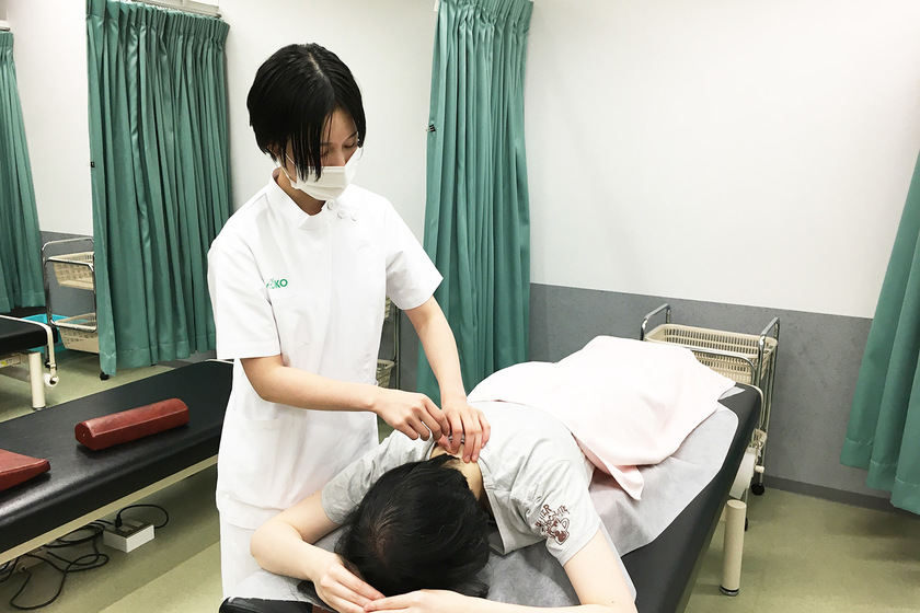 首都医校の学生