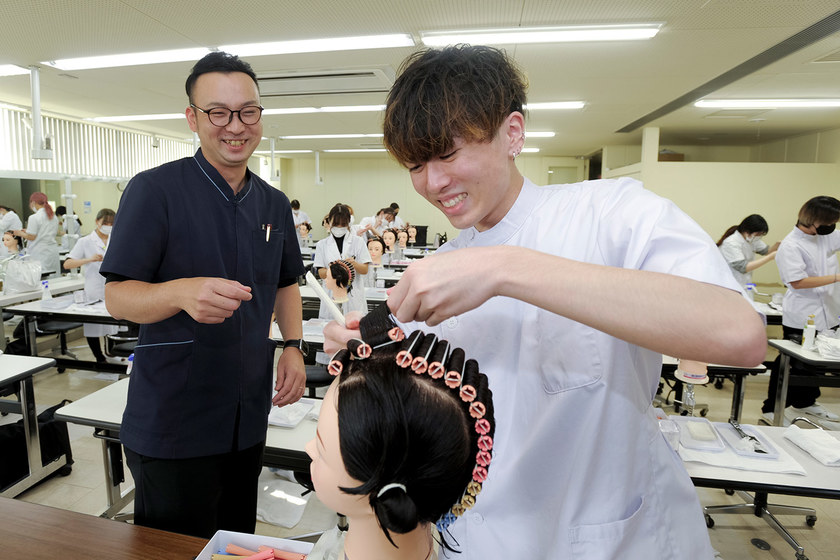 鎌倉早見美容芸術専門学校の学生