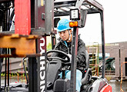 関西職業能力開発促進センター大阪港湾労働分所の特長１