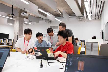 名古屋国際工科専門職大学 AI・IoT・ロボットからゲーム・CGまで2学科5コース。グローバルに活躍するデジタル人材を育成