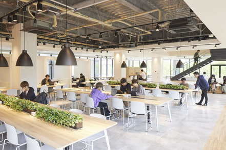 東京情報デザイン専門職大学 カフェテリア