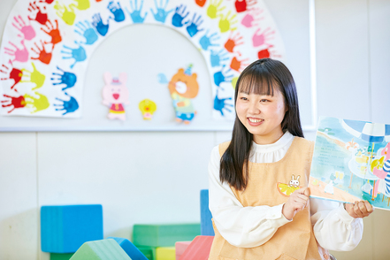 同朋大学 同じ学校法人内の同朋幼稚園や他の幼稚園・保育所（保育園）にて、乳幼児教育・保育についての実習を行います。（子ども学専攻）