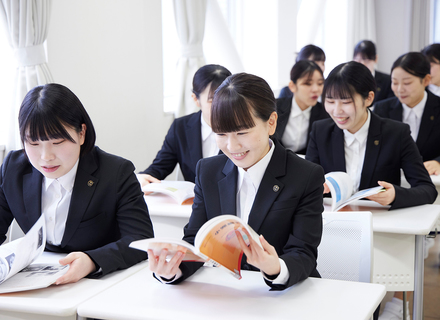 大阪府歯科医師会附属歯科衛生士専門学校の特長３