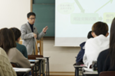 聖隷クリストファー大学 専門機関や施設、多職種と連携・共同して、その責務を果たすことができる高度な知識・技術と実践力を学ぶ