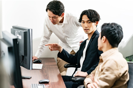 ZEN大学 「知能情報社会学部」は、AIを使いこなすことを目指す学部です。6つの学問分野を横断して好きなだけ学ぶことができます