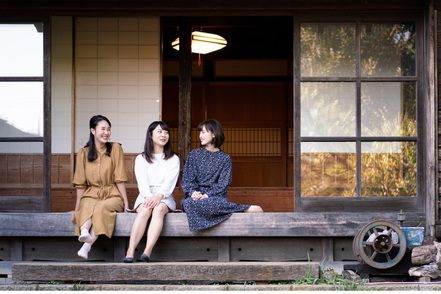 ZEN大学 ネット・リアルを問わず、世界中のフィールドで生き抜くための力を身に付ける、多様な課外プログラムを用意しています