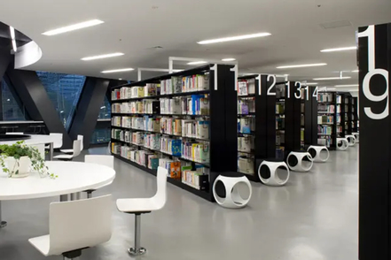 東京通信大学(通信制) 東京、大阪、名古屋のターミナル駅すぐにあるキャンパスは、スクーリング以外でも利用可能です。