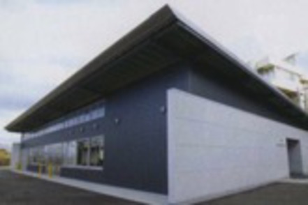 久留米工業大学 ＜ものづくりセンター＞各種加工装置を集積し、学生の自主的なものづくり活動をサポートしています