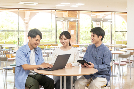 鹿児島純心大学 企業・自治体・各種団体・地域などにおける実践活動を通して、社会が求める「未来型推進人材」を目指します