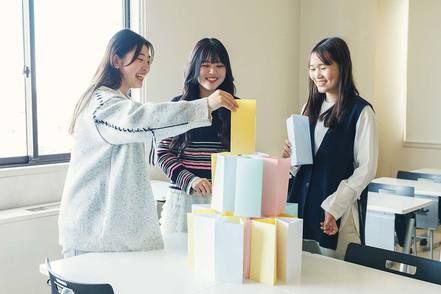 福岡女学院大学 【心理学科】心理学を学び、己を信じる力と、他者を思いやる心を育む。将来は、カウンセラーの道も開かれています