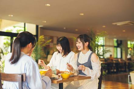 福岡女学院大学 女子大ならではの魅力。キャンパスライフは穏やかで愉しい時が流れ、学びは枠から開放され挑戦の機会がいっぱいです。