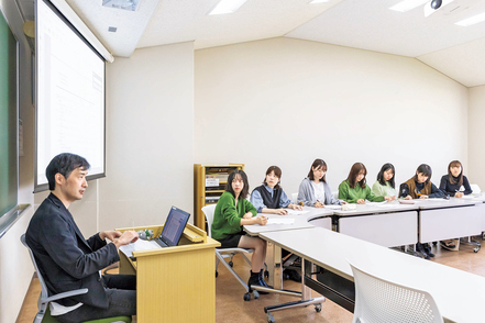 西南学院大学 商学・経営学に関する理論から実務まで、ビジネスの土台となる知識の修得が可能です