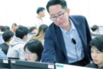 熊本学園大学 経済・経営・人文・社会福祉を横断的に学びデータサイエンスも導入。論理的課題発見と提案力を育みます。