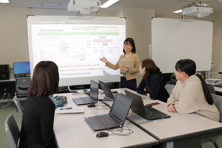 西日本工業大学 2D CAD、3D CAD、Illustrator(R)など、デザインに必要なスキルをしっかりと修得