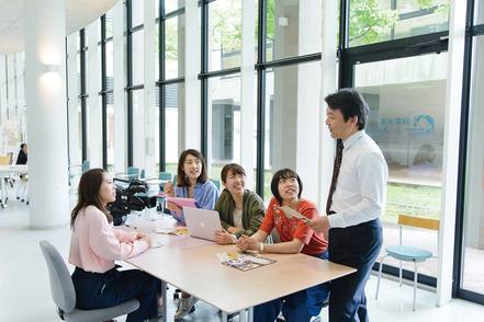 長崎国際大学 学生一人ひとりの個性や意欲を伸ばすため、少人数での丁寧な指導を展開しています