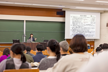 広島修道大学 組織の目的に向けて資源を活用し、人々に働きかける「経営管理」という考え方が誕生した歴史的背景から基礎理論まで学びます