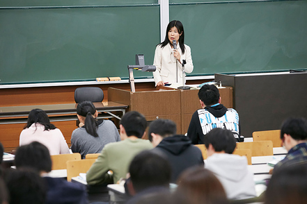 広島修道大学 基本的な法律である憲法・民法・刑法だけでなく、法の歴史（法制史）や幅広い分野の法律の概要を学びます