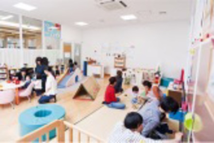 広島都市学園大学 こどもケアセンター&ldquo;いーぐる&rdquo;を利用する子どもや保護者と日々交流し、実践的に学びます