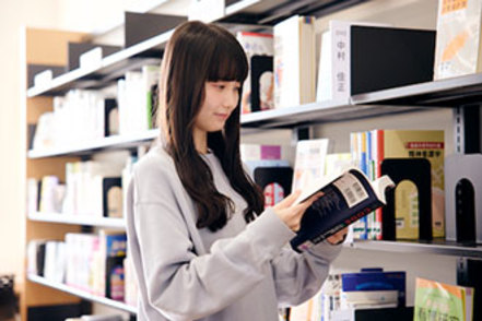 大阪成蹊大学 自分の興味・関心に応じて現代社会で活きる経済学の知識を修得