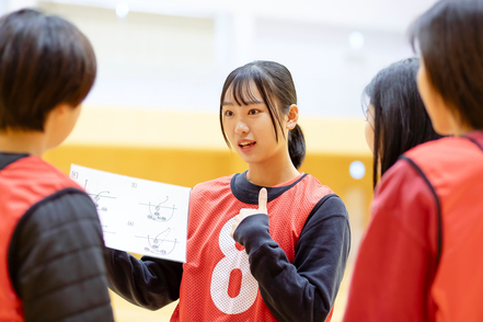 園田学園大学 養護教諭を育成するコースと保健体育教諭やスポーツ指導者を育てるコースで健康づくりのプロフェッショナルへ。（総合健康学科）