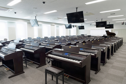 姫路大学 ピアノレッスンも充実し、初心者でも卒業時には演奏ができるように成長します