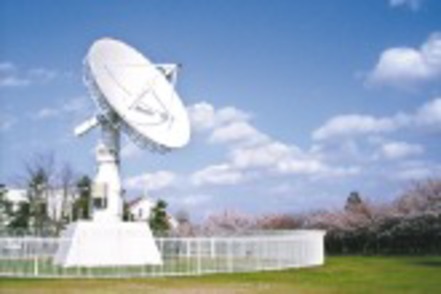 福井工業大学 高性能なパラボラアンテナシステムの新設、JAXAとの共同研究など、宇宙に関する研究を行っています。