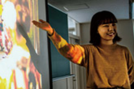 関西国際大学 実務経験者の教員から、分析力や企画力、プレゼンテーション能力などを学び、ビジネススキルや経営知識も習得できる。