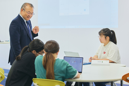 大阪国際大学 仲間や教員とともに議論をしながら学びを深めるのも大学の醍醐味!